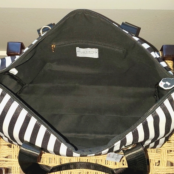 NWT Alice + Olivia Duffle Bag - Picture 8 of 14